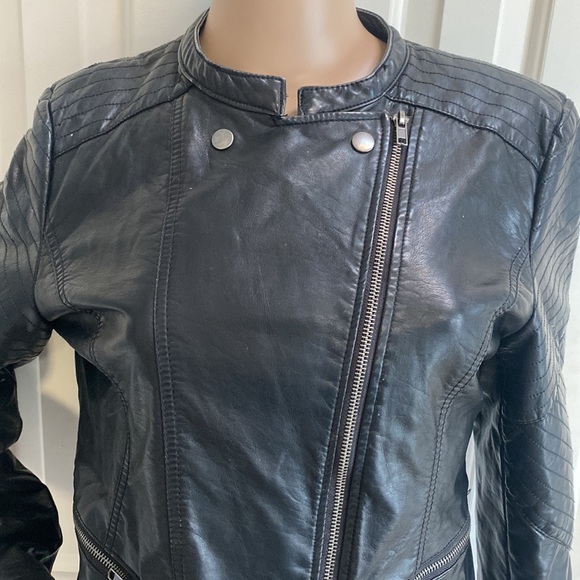 Xhilaration Womens L/XL Black Faux Leather Moto Jacket. Zipper front and 2 pocke - Picture 5 of 14